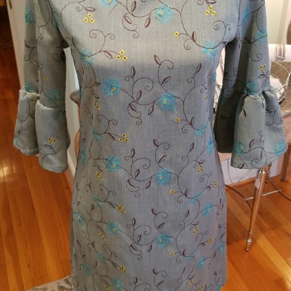 Bell sleeve structured dress